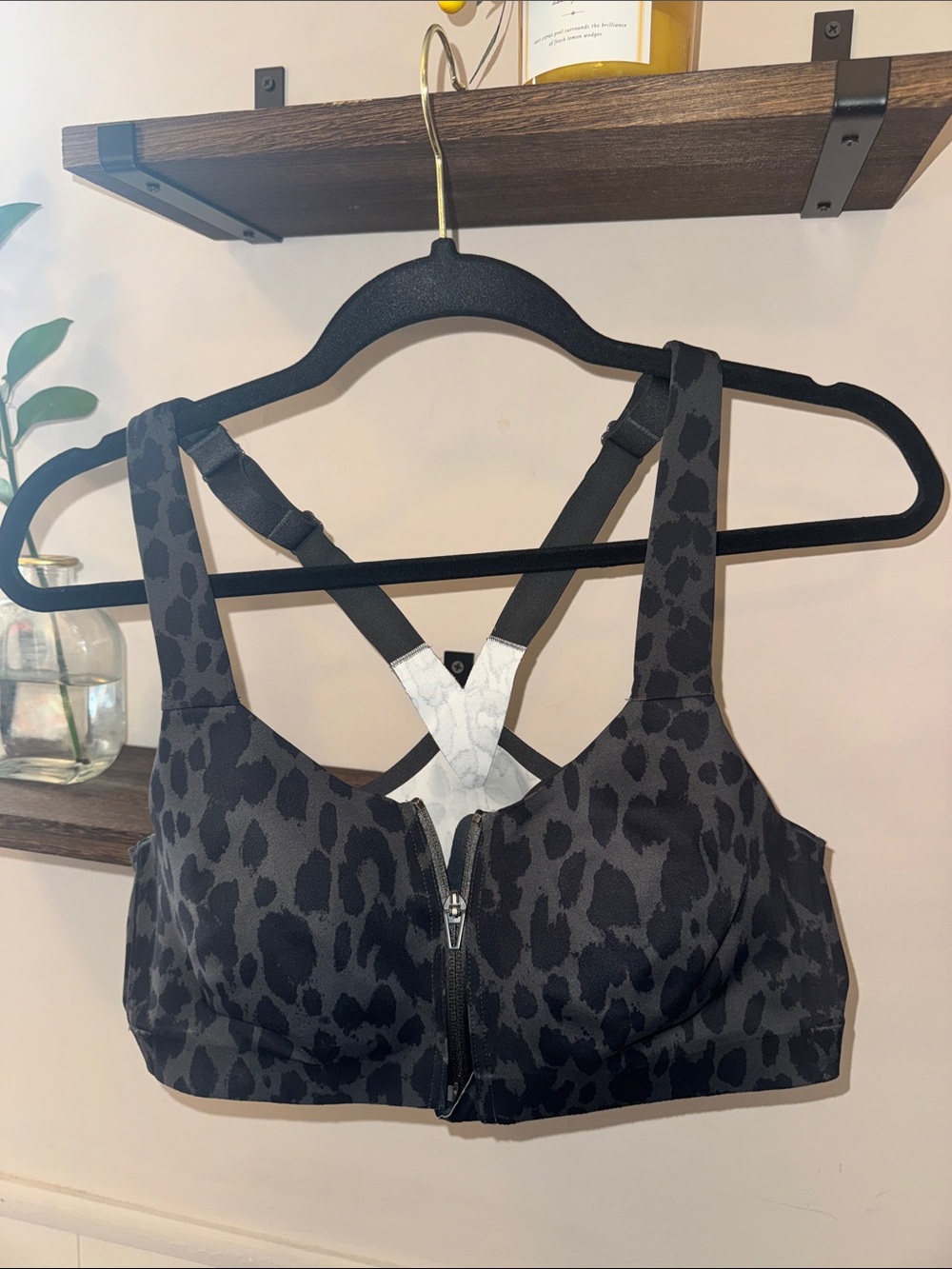 Victoria’s Secret Knockout Black Leopard-Print Front-Zip Sports Bra Size 36C